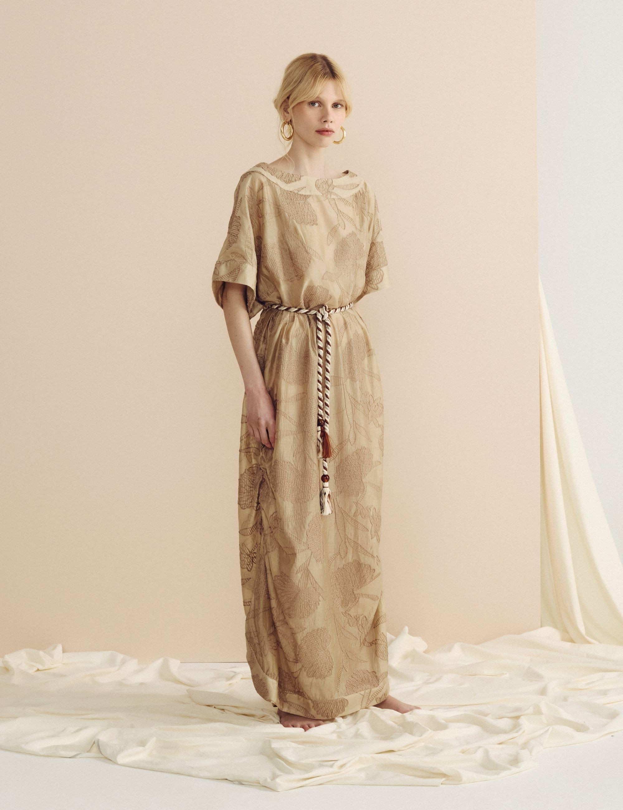 Vestido Pelotas Bege